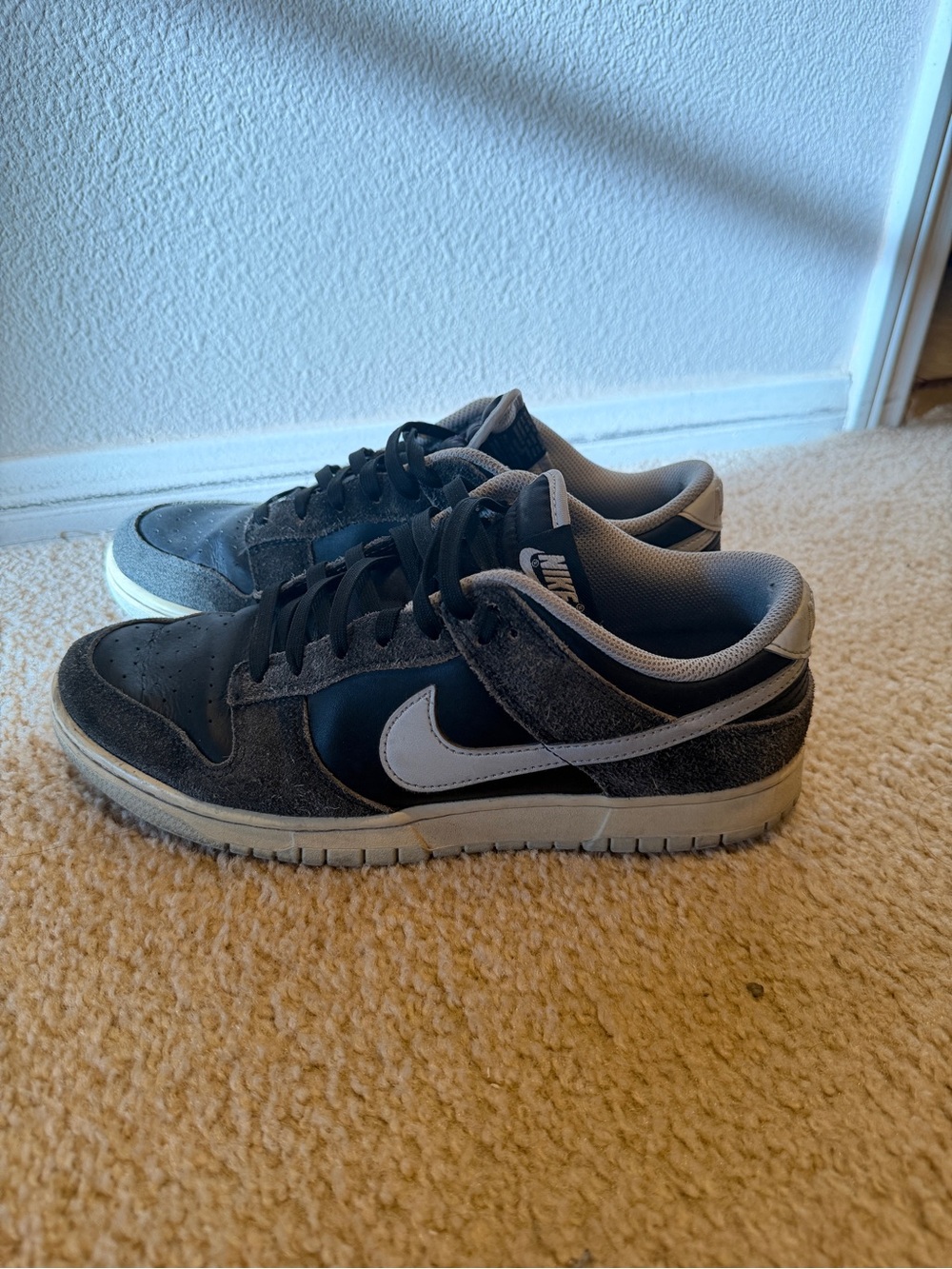 Nike Men's Black and Gray Low-Top Sneakers